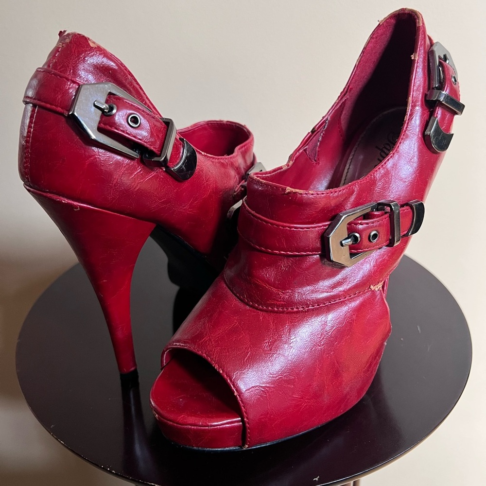 Paprika Pumps